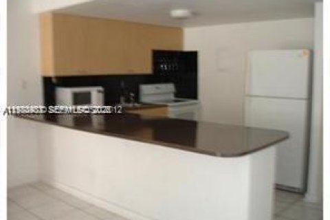 Снять в аренду кондоминиум в Норт-Майами-Бич, Флорида 1 спальня, 72.46м2, № 2050795 - фото 2