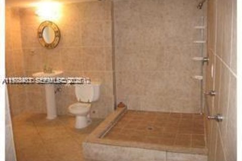 Снять в аренду кондоминиум в Норт-Майами-Бич, Флорида 1 спальня, 72.46м2, № 2050795 - фото 4