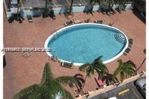 Снять в аренду кондоминиум в Норт-Майами-Бич, Флорида 1 спальня, 72.46м2, № 2050795 - фото 7