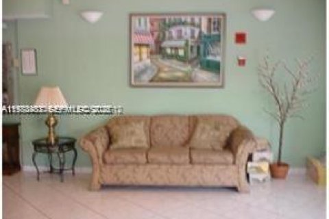 Снять в аренду кондоминиум в Норт-Майами-Бич, Флорида 1 спальня, 72.46м2, № 2050795 - фото 9