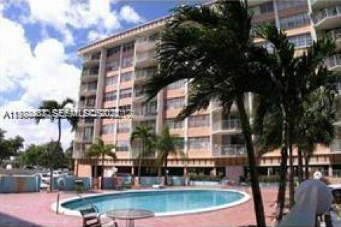 Кондоминиум с 1 спальней в Норт-Майами-Бич, Флорида № 2050795