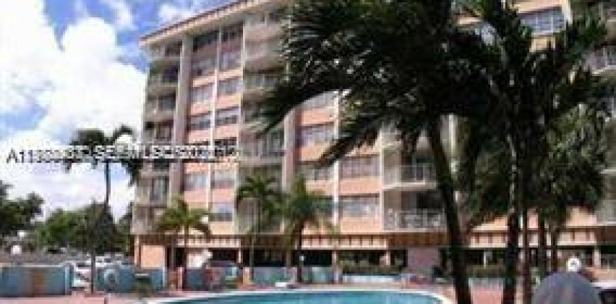 Кондоминиум с 1 спальней в Норт-Майами-Бич, Флорида № 2050795