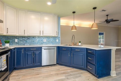 Casa en venta en Winter Haven, Florida, 3 dormitorios, 191.94 m2 № 2386015 - foto 9