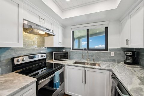 Condo in New Smyrna Beach, Florida, 1 bedroom  № 1910148 - photo 10
