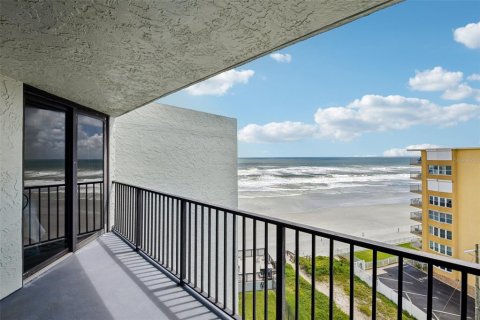 Condo in New Smyrna Beach, Florida, 1 bedroom  № 1910148 - photo 2