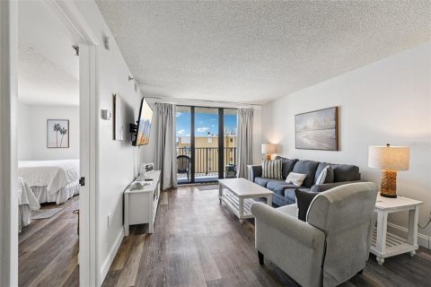 Condo in New Smyrna Beach, Florida, 1 bedroom  № 1910148 - photo 5