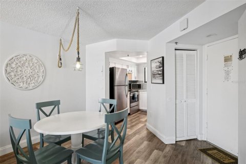 Condo in New Smyrna Beach, Florida, 1 bedroom  № 1910148 - photo 8