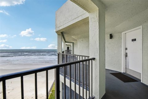 Condo in New Smyrna Beach, Florida, 1 bedroom  № 1910148 - photo 4