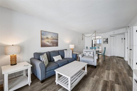 Condo in New Smyrna Beach, Florida, 1 bedroom  № 1910148 - photo 6