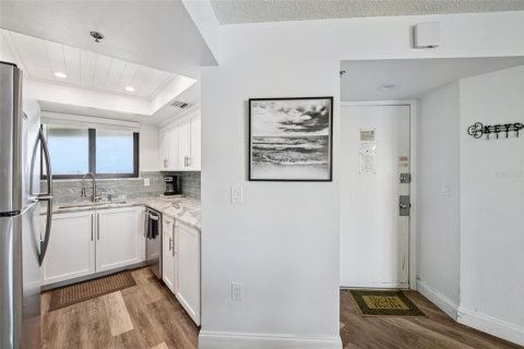 Condo in New Smyrna Beach, Florida, 1 bedroom  № 1910148 - photo 9