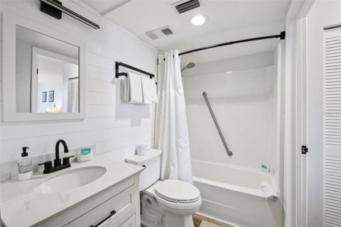 Condo in New Smyrna Beach, Florida, 1 bedroom  № 1910148 - photo 15