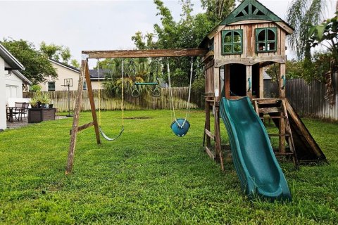 House in Casselberry, Florida 4 bedrooms, 188.96 sq.m. № 1916589 - photo 22