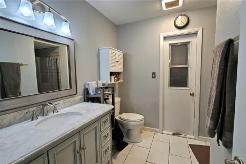 House in Casselberry, Florida 4 bedrooms, 188.96 sq.m. № 1916589 - photo 11