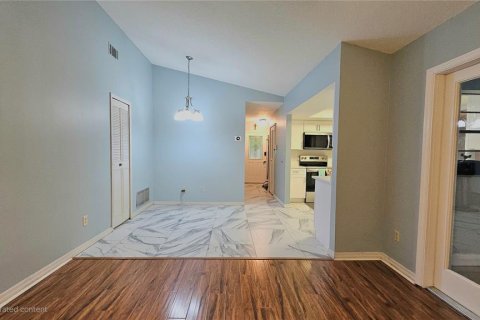 House in Casselberry, Florida 4 bedrooms, 188.96 sq.m. № 1916589 - photo 6