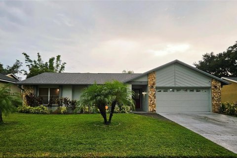 House in Casselberry, Florida 4 bedrooms, 188.96 sq.m. № 1916589 - photo 1