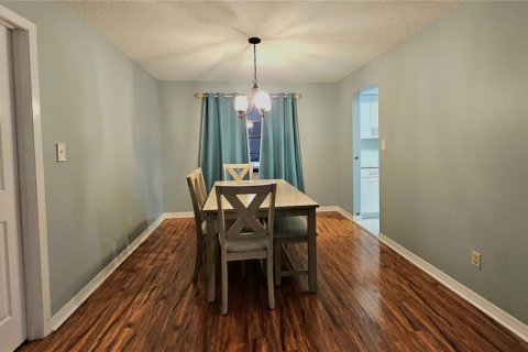 House in Casselberry, Florida 4 bedrooms, 188.96 sq.m. № 1916589 - photo 4