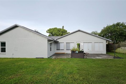 House in Casselberry, Florida 4 bedrooms, 188.96 sq.m. № 1916589 - photo 25