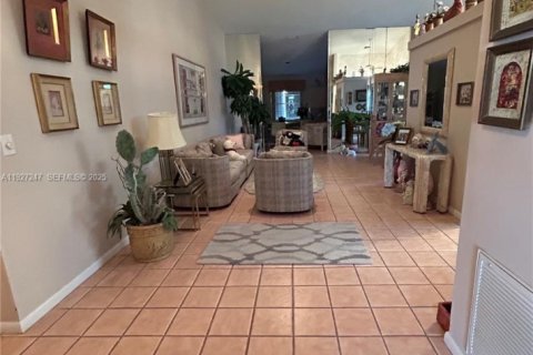 Villa ou maison à vendre à West Palm Beach, Floride: 2 chambres, 148.55 m2 № 2039727 - photo 2