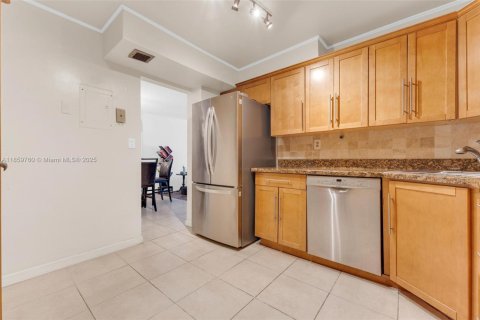 Copropriété à vendre à Aventura, Floride: 2 chambres, 98.29 m2 № 1889208 - photo 11