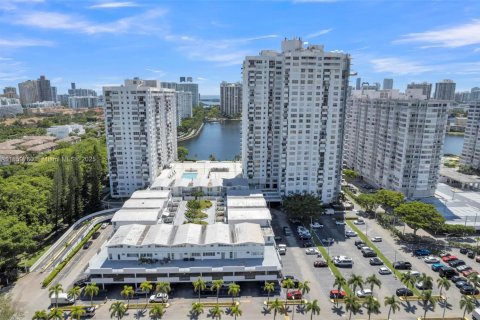 Copropriété à vendre à Aventura, Floride: 2 chambres, 98.29 m2 № 1889208 - photo 2