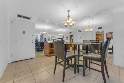 Copropriété à vendre à Aventura, Floride: 2 chambres, 98.29 m2 № 1889208 - photo 10