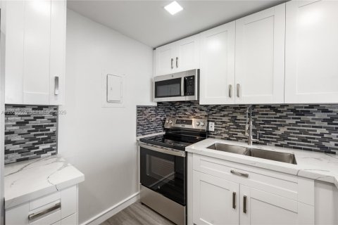 Copropriété à louer à North Miami Beach, Floride: 1 chambre, 72.46 m2 № 2168777 - photo 6