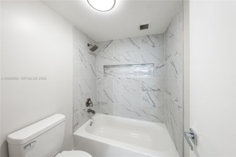 Copropriété à louer à North Miami Beach, Floride: 1 chambre, 72.46 m2 № 2168777 - photo 24