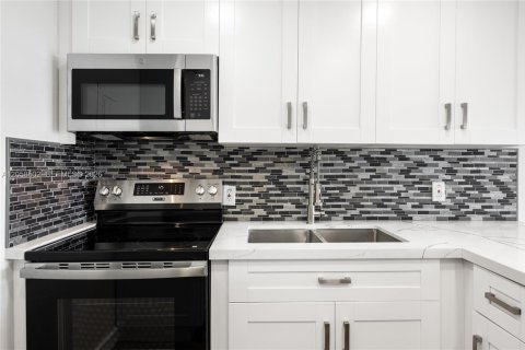 Copropriété à louer à North Miami Beach, Floride: 1 chambre, 72.46 m2 № 2168777 - photo 4