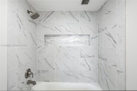 Copropriété à louer à North Miami Beach, Floride: 1 chambre, 72.46 m2 № 2168777 - photo 25