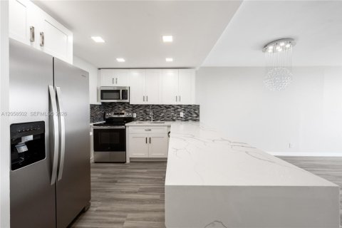 Copropriété à louer à North Miami Beach, Floride: 1 chambre, 72.46 m2 № 2168777 - photo 3
