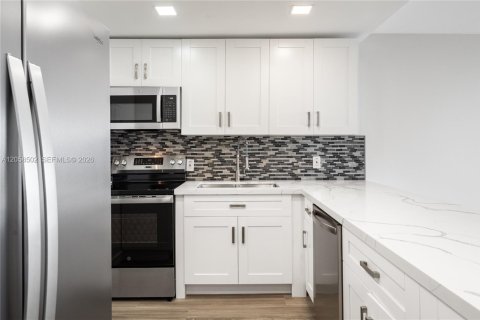Copropriété à louer à North Miami Beach, Floride: 1 chambre, 72.46 m2 № 2168777 - photo 2