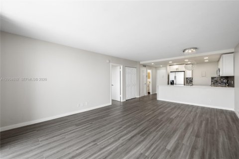 Copropriété à louer à North Miami Beach, Floride: 1 chambre, 72.46 m2 № 2168777 - photo 12