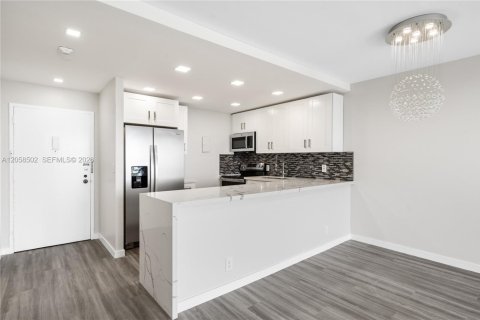 Copropriété à louer à North Miami Beach, Floride: 1 chambre, 72.46 m2 № 2168777 - photo 8