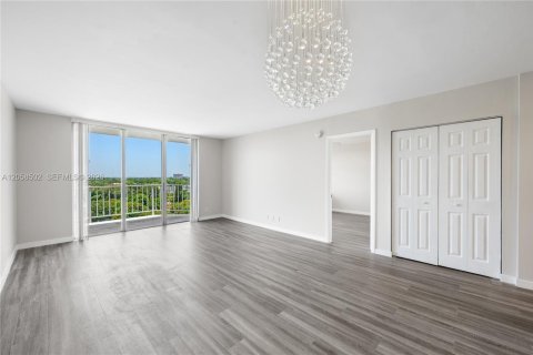 Copropriété à louer à North Miami Beach, Floride: 1 chambre, 72.46 m2 № 2168777 - photo 13