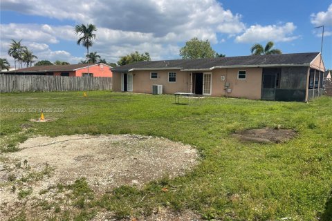 Купить виллу или дом в Хомстед, Флорида 3 спальни, 150.87м2, № 2030717 - фото 10