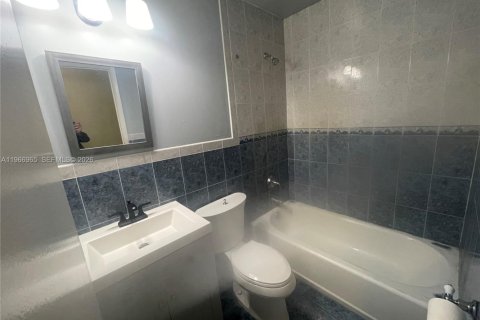 Купить виллу или дом в Хомстед, Флорида 3 спальни, 150.87м2, № 2030717 - фото 12