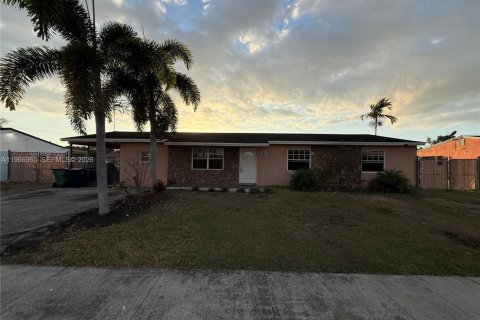 House in Homestead, Florida 3 bedrooms, 150.87 sq.m. № 2030717