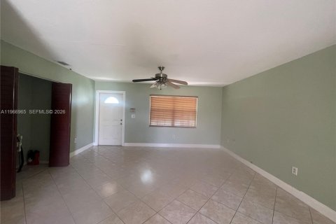 Купить виллу или дом в Хомстед, Флорида 3 спальни, 150.87м2, № 2030717 - фото 13