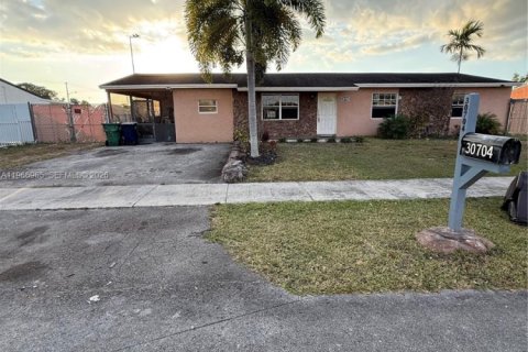 House in Homestead, Florida 3 bedrooms, 150.87 sq.m. № 2030717 - photo 2