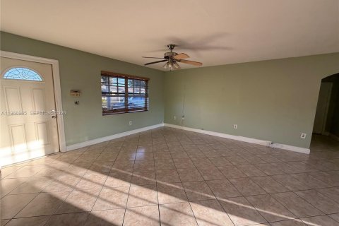 House in Homestead, Florida 3 bedrooms, 150.87 sq.m. № 2030717 - photo 4