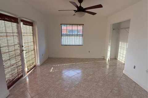 House in Homestead, Florida 3 bedrooms, 150.87 sq.m. № 2030717 - photo 6