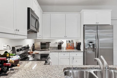 Condo in Sarasota, Florida, 2 bedrooms  № 1828459 - photo 12