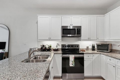 Condo in Sarasota, Florida, 2 bedrooms  № 1828459 - photo 11