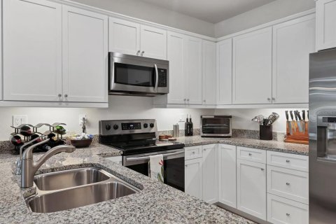 Condo in Sarasota, Florida, 2 bedrooms  № 1828459 - photo 13