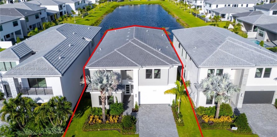 House in Boca Raton, Florida 5 bedrooms № 1956983