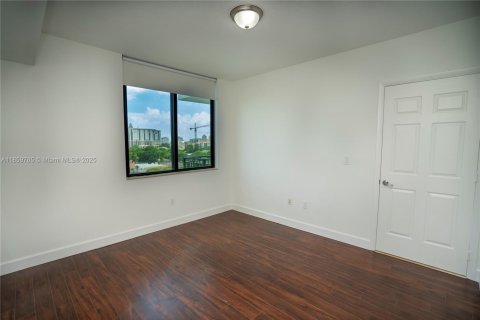 Condominio en venta en Coral Gables, Florida, 1 dormitorio, 87.05 m2 № 1888266 - foto 20