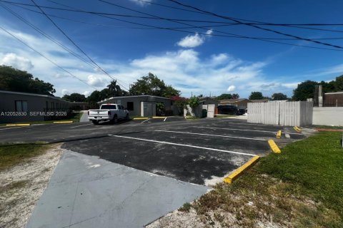House in Miami, Florida 2 bedrooms № 2264847 - photo 10