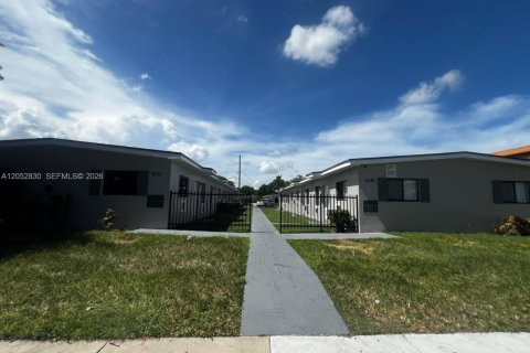House in Miami, Florida 2 bedrooms № 2264847 - photo 8