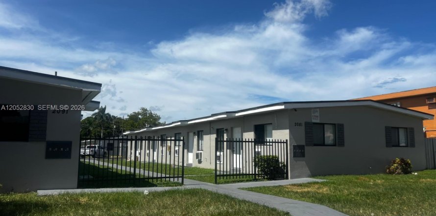 House in Miami, Florida 2 bedrooms № 2264847