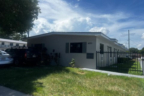 House in Miami, Florida 2 bedrooms № 2264847 - photo 9